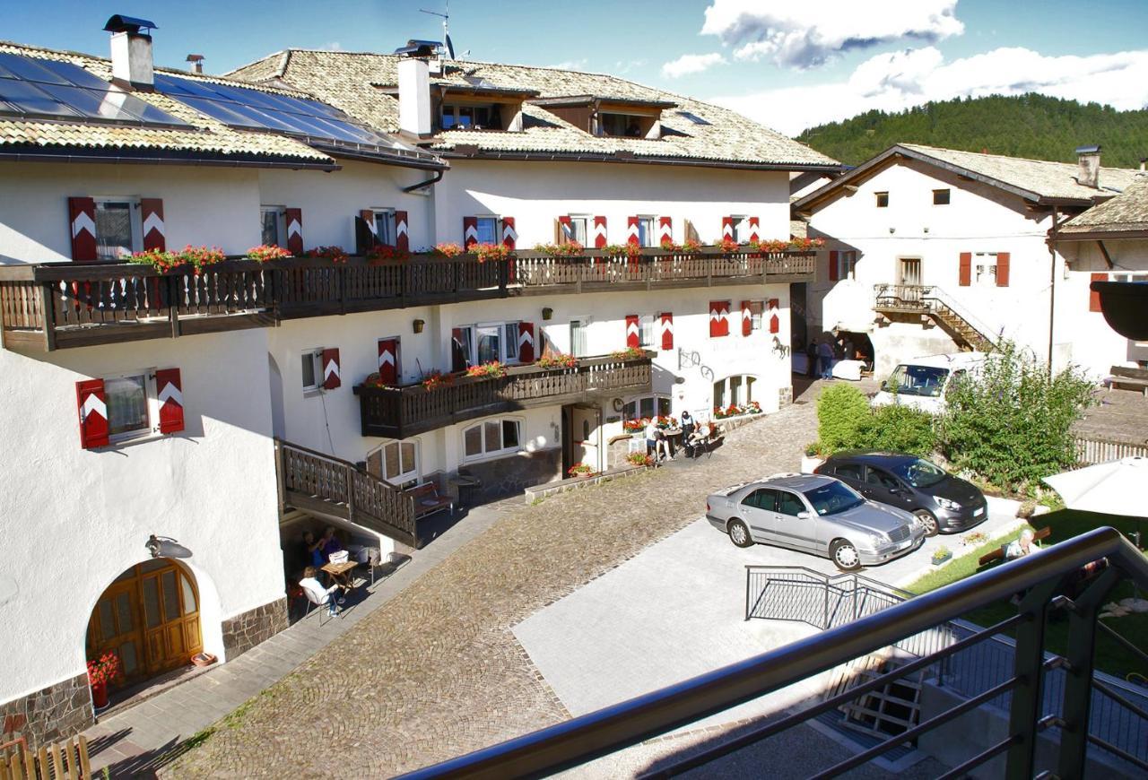 Hotel Zum Rossl Anterivo Bagian luar foto