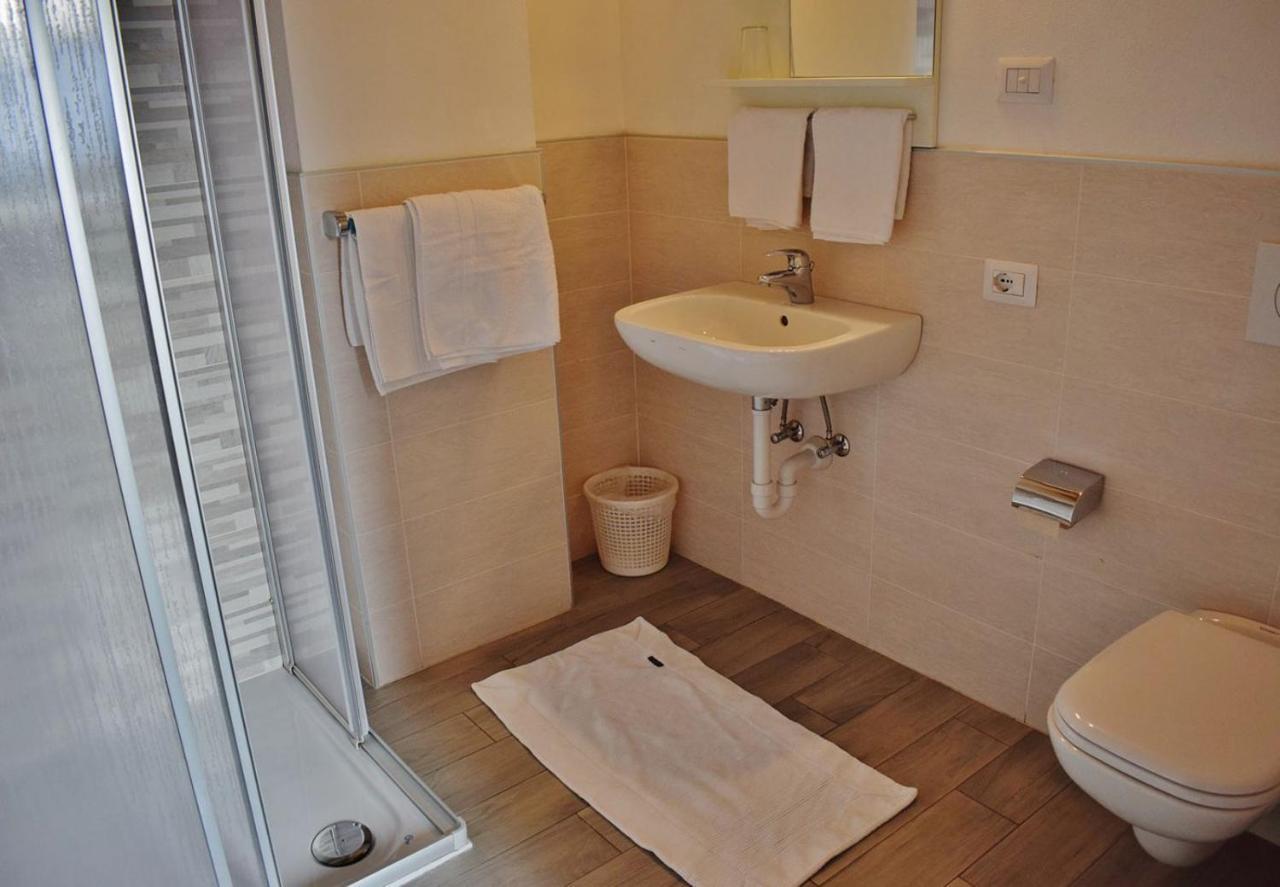 Hotel Zum Rossl Anterivo Bagian luar foto
